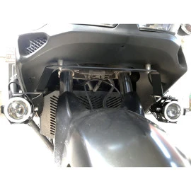 Βάση για προβολάκια ομίχλης για Suzuki DL650 V-Strom 2004-2011 (μακρύ) Βάση για προβολάκια ομίχλης για Suzuki DL650 V-Strom 2004-2011 (μακρύ)