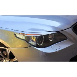Φρυδάκια φαναριών για BMW E60 / E61 (2003-2008) 2τμχ Φρυδάκια φαναριών για BMW E60 / E61 (2003-2008) 2τμχ