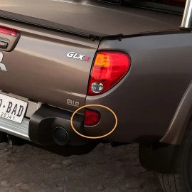 Mitsubishi L200 2004-2016 πίσω αντανακλαστικό δεξί Mitsubishi L200 2004-2016 πίσω αντανακλαστικό δεξί