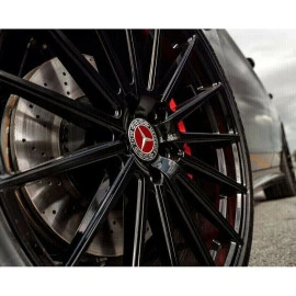 Καπάκι κέντρου ζάντας Mercedes Benz μαύρο/κόκκινο 73mm Καπάκι κέντρου ζάντας Mercedes Benz μαύρο/κόκκινο 73mm