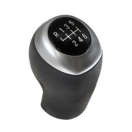 Πόμολο λεβιέ 6 ταχυτήτων Hyundai i20 (2008-2014) / i30 (2011-2015) - μαύρο με ασημί καπάκι (1τμχ) Πόμολο λεβιέ 6 ταχυτήτων Hyundai i20 (2008-2014) / i30 (2011-2015) - μαύρο με ασημί καπάκι (1τμχ)