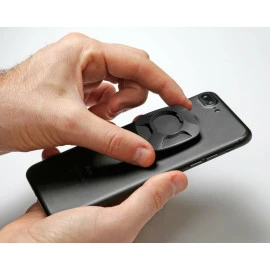 Αυτοκόλλητος αντάπτορας κινητού Optiline Universal εφαρμογής σε μαύρο χρώμα με διαστάσεις 39 x 46,5 mm και σύστημα Duolock