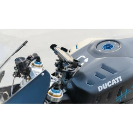 Βάση στήριξης κινητού Optiline Titan Panigale για τις βίδες στην μίζα στο τιμόνι μηχανής Panigale 899, 959, V2, 1199, 1299, V4 με σύστημα Duolock