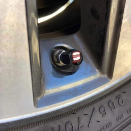Καπάκια βαλβίδων αυτοκινήτου με μπρελόκ Seat 5τμχ Καπάκια βαλβίδων αυτοκινήτου με μπρελόκ Seat 5τμχ
