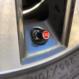 Καπάκια βαλβίδων αυτοκινήτου με μπρελόκ Fiat 5τμχ Καπάκια βαλβίδων αυτοκινήτου με μπρελόκ Fiat 5τμχ